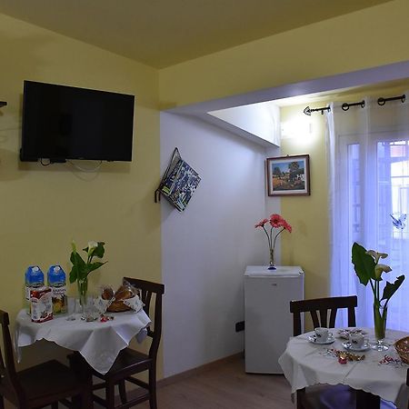 B&B La Casa Di Luigi Giardini Naxos Exteriör bild