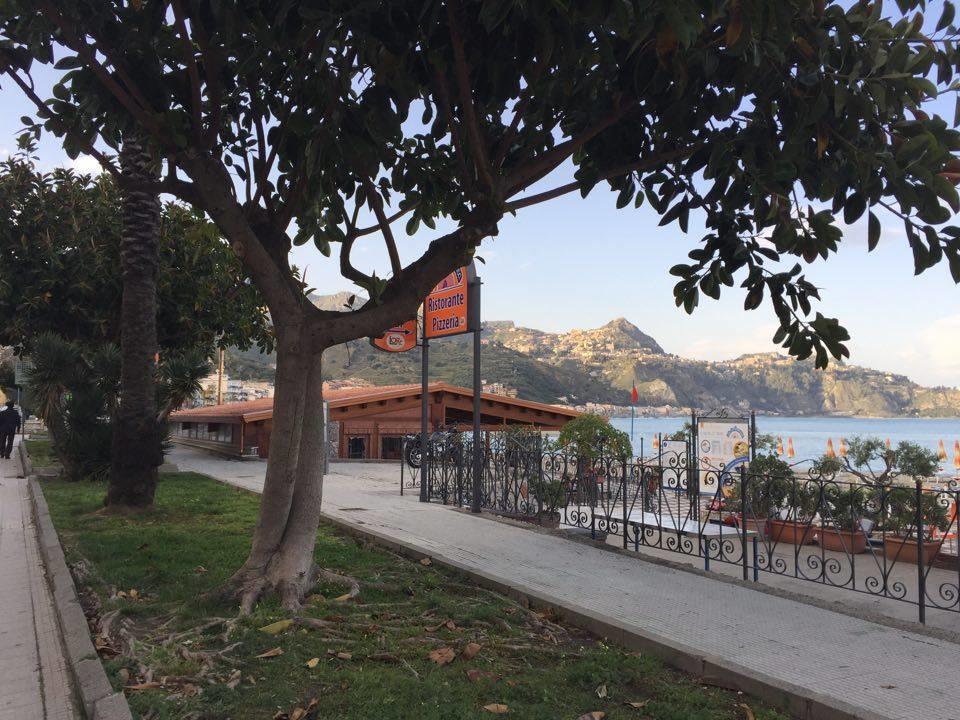 B&B La Casa Di Luigi Giardini Naxos Exteriör bild