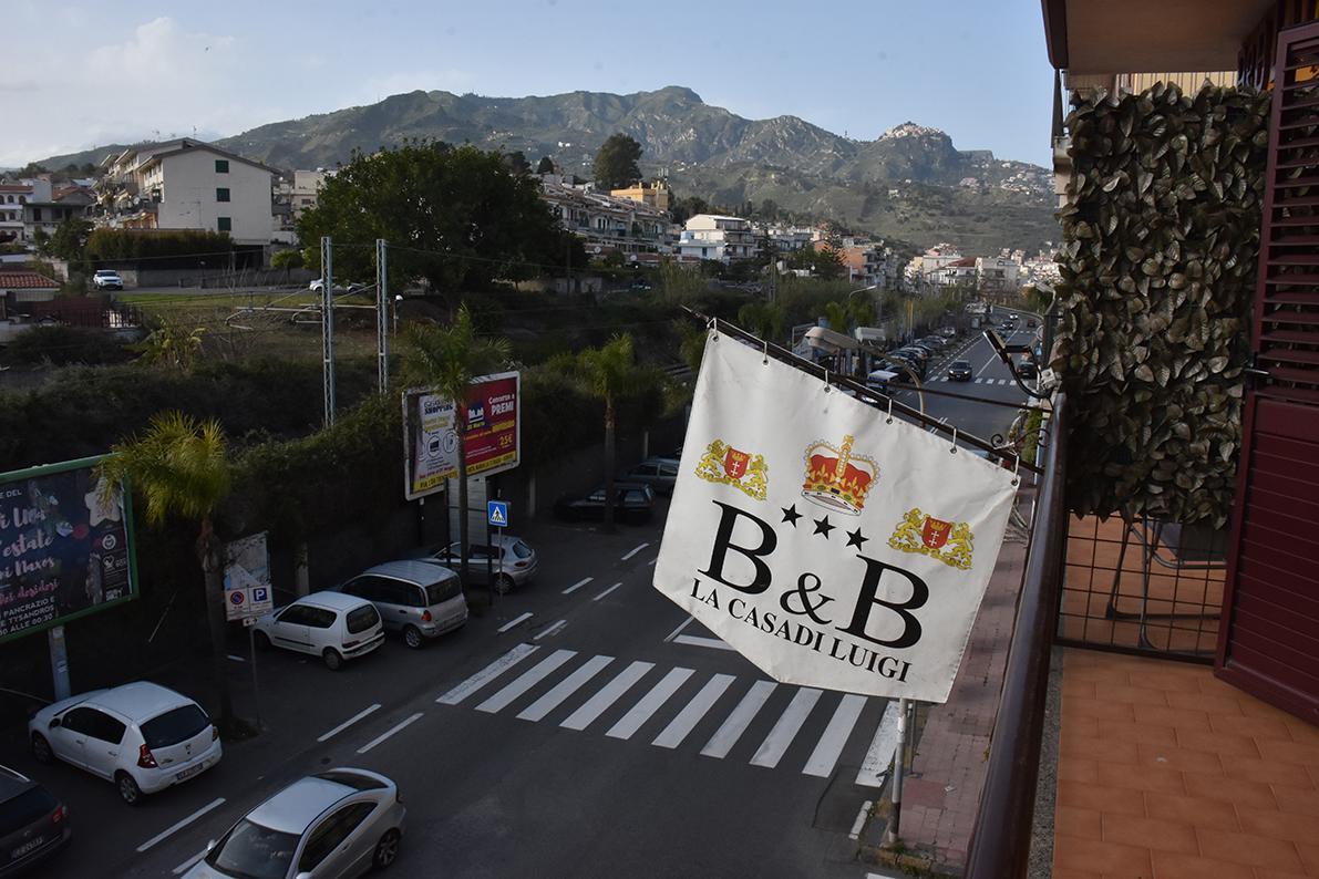 B&B La Casa Di Luigi Giardini Naxos Exteriör bild