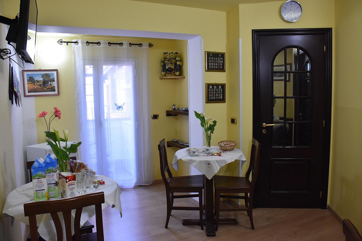 B&B La Casa Di Luigi Giardini Naxos Exteriör bild